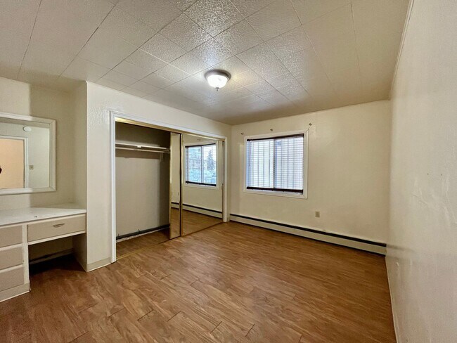 Building Photo - 823 17th Ave