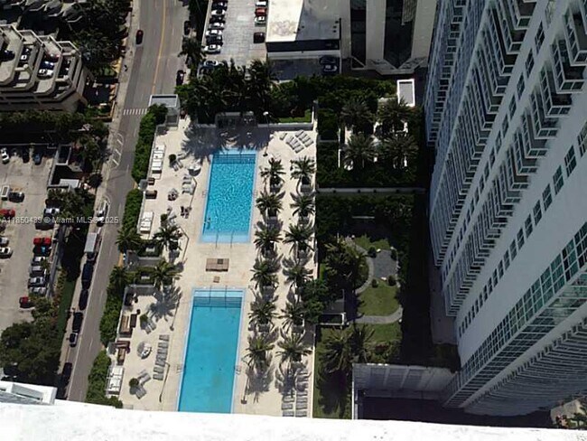 Building Photo - 950 Brickell Bay Dr