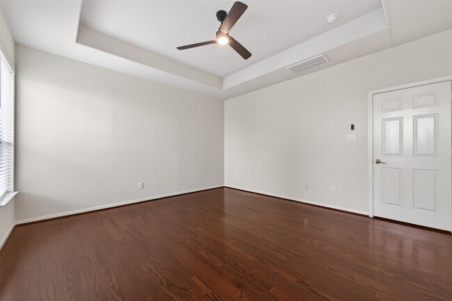 Building Photo - 14335 Plum Springs Dr