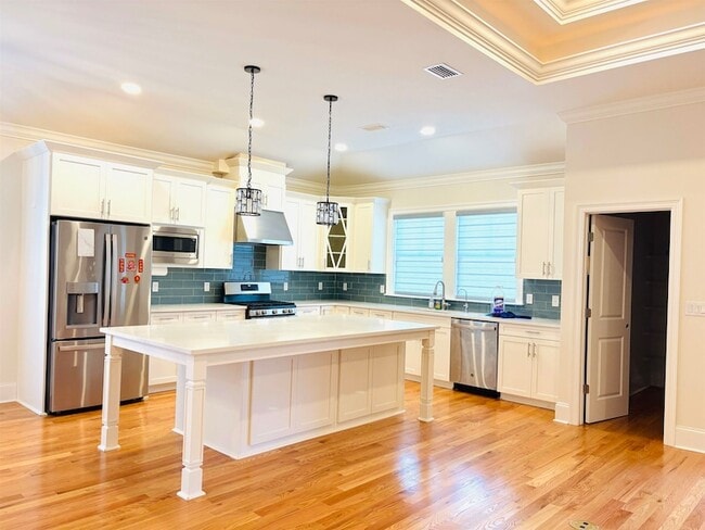 Building Photo - 2506 Blue Ridge Dr