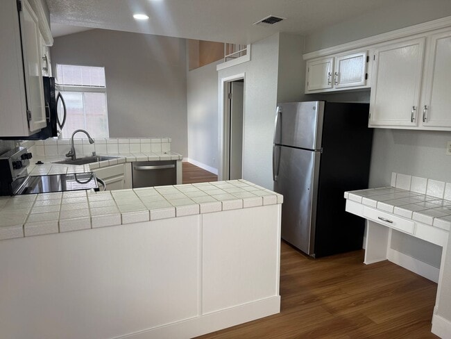 Building Photo - 2776 Woodmont Dr