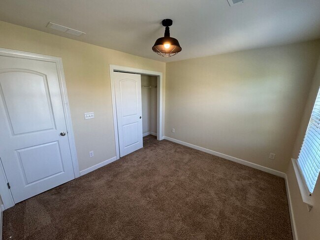 Building Photo - 5722 Lachlan Hill Ln