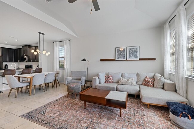 Building Photo - 137 Red Sun Dr