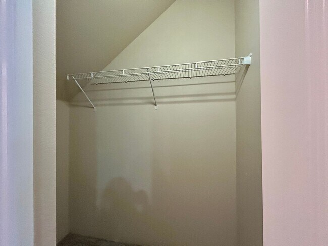 Building Photo - Gorgeous 4 Bed, 2.5 Bath Tuscany Home!