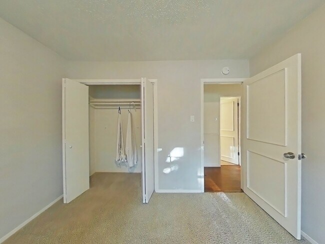 Building Photo - 15706 Havenrock Cir