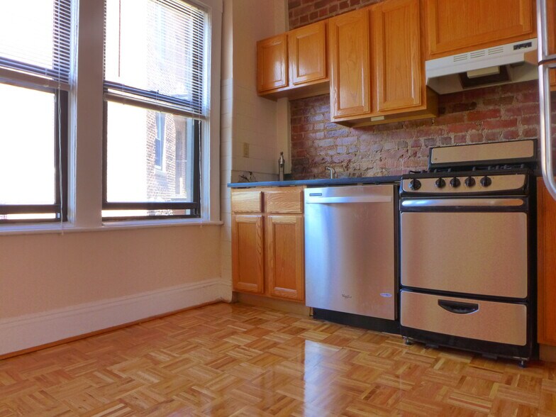 Building Photo - 131 Sutherland Rd