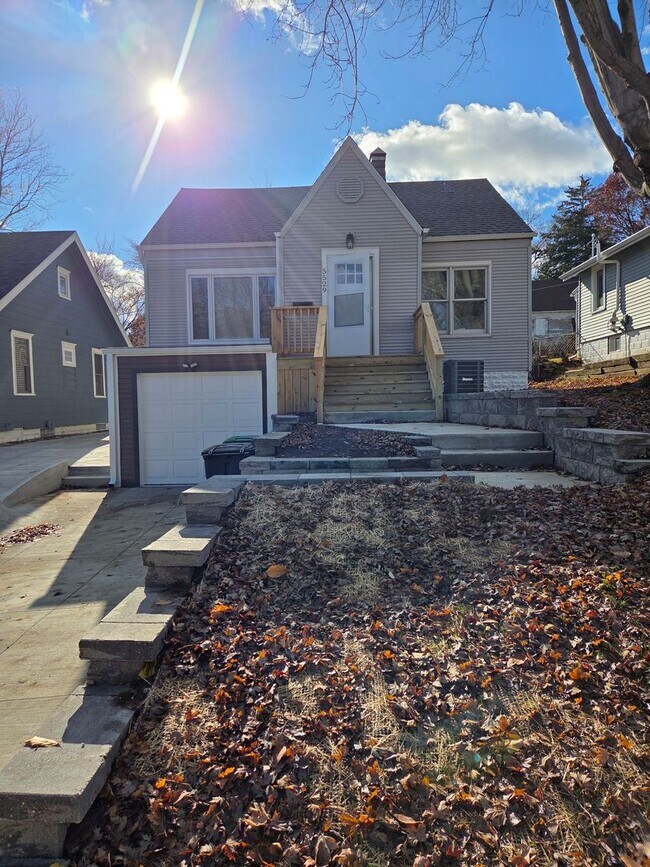 Primary Photo - Aksarben 3 bed 2 bath 1 car garage newly remodeled, witb a fenced in backyard!
