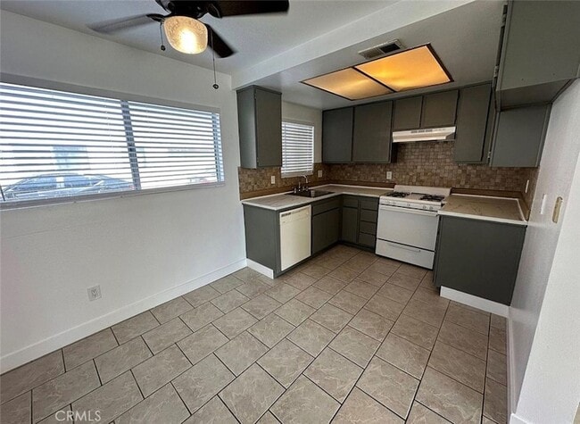 Building Photo - 1501 E Fairfield Ct