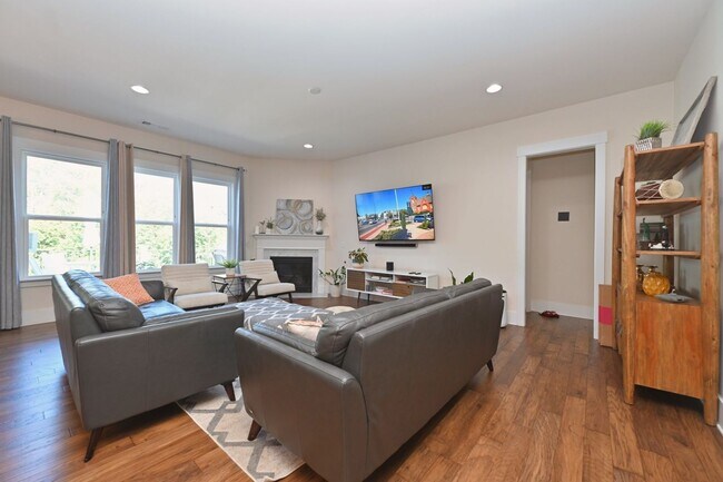 Building Photo - **EXECUTIVE HOME IN WILLIAMSON COUNTY WITH...