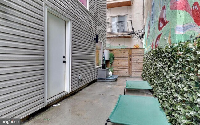 Building Photo - 1206 N Orianna St