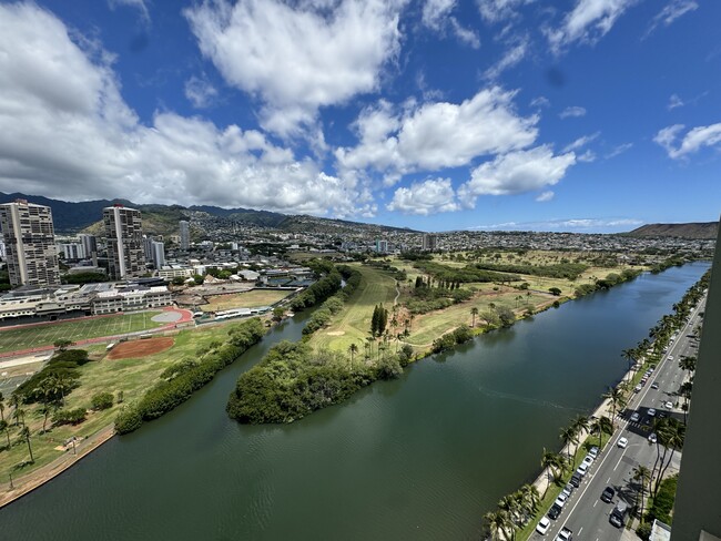 Building Photo - 2211 Ala Wai Blvd