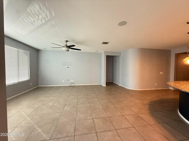 Building Photo - 943 W Danish Red Trail