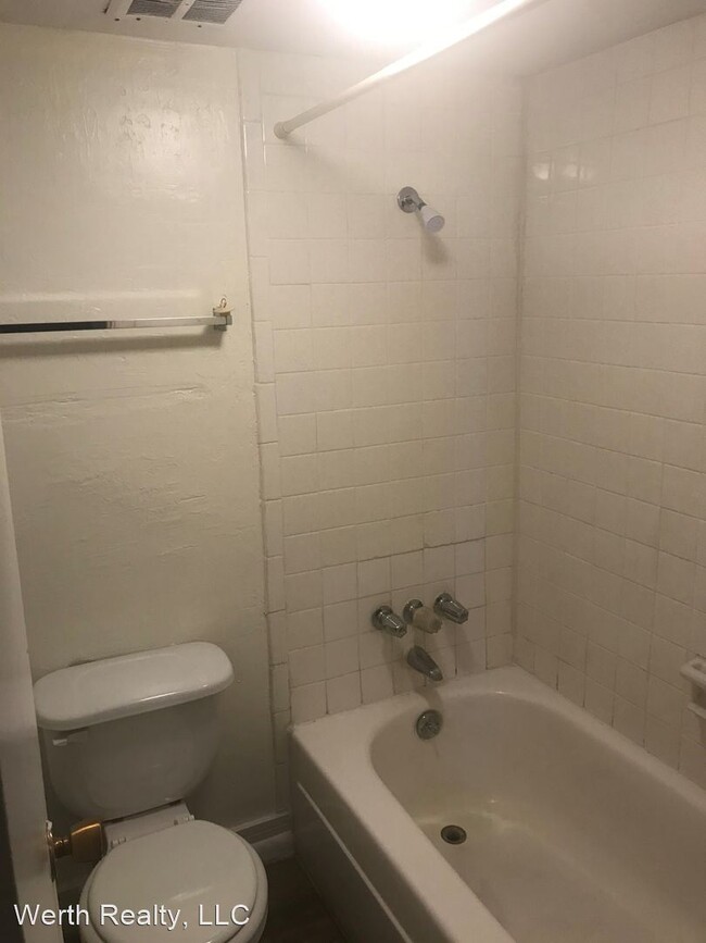 Building Photo - 1 br, 1 bath Apartment - 20 N. Leonora Ave.