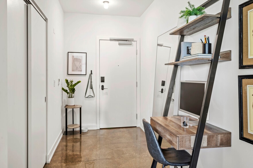 Building Photo - 1450 S Blue Island Ave