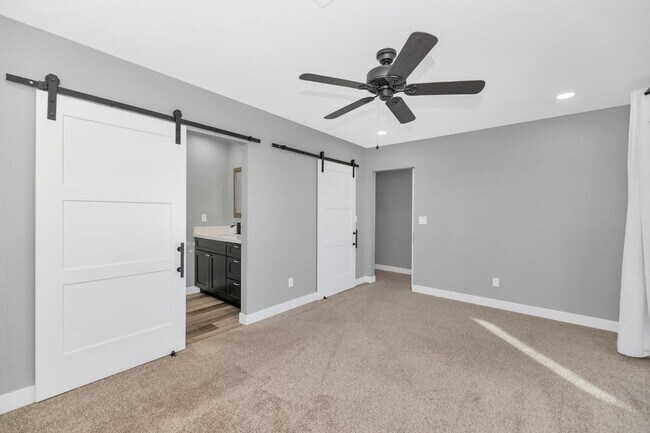 Building Photo - 2509 E Broadway Rd