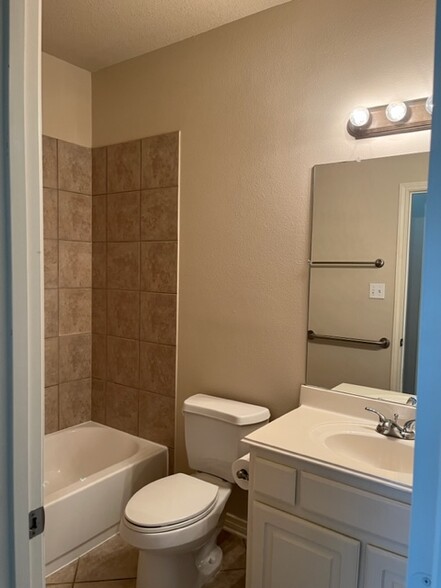 Bathroom 2 - 2607 Appian Way