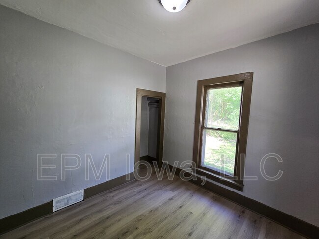 Building Photo - 519 Adams St