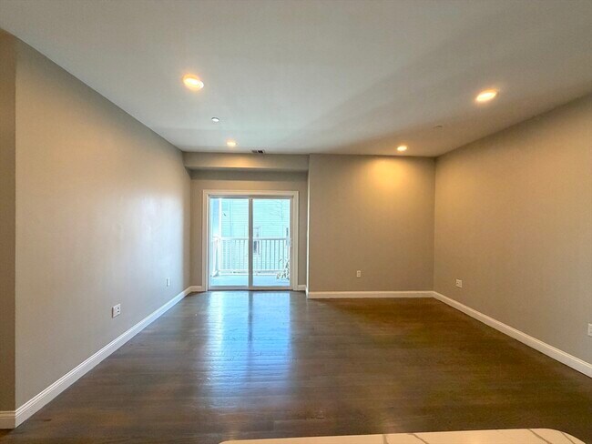 Building Photo - 966 Hyde Park Ave