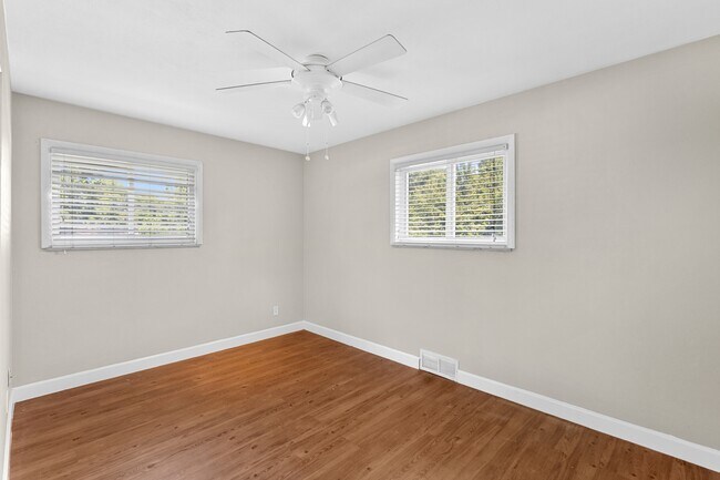 Building Photo - 855 Teson Rd