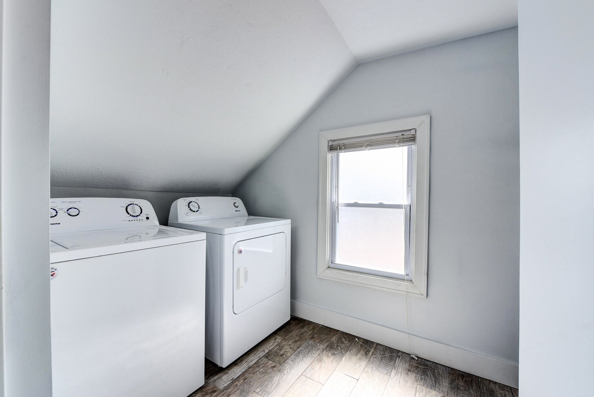 laundry - 3117 Hancock Ave