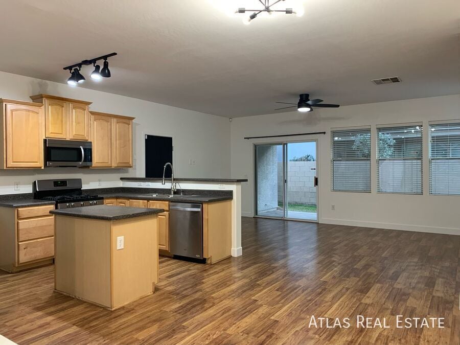 Building Photo - 4125 E Baylor Ln