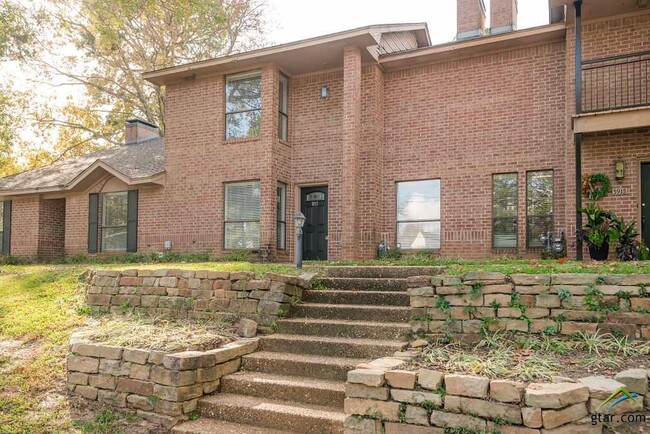 Primary Photo - 5917 Hollytree Dr