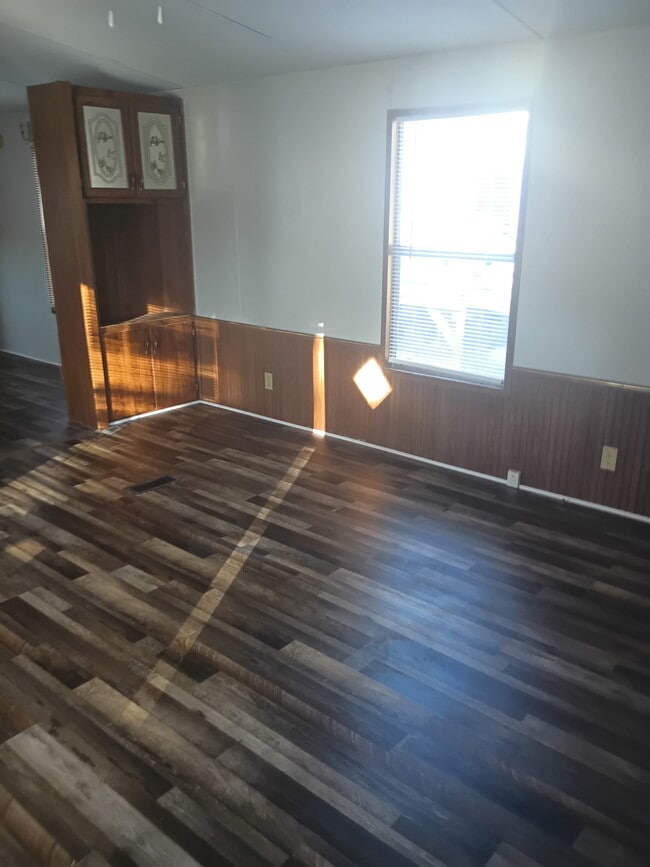 Building Photo - 4-144 Basden Rd