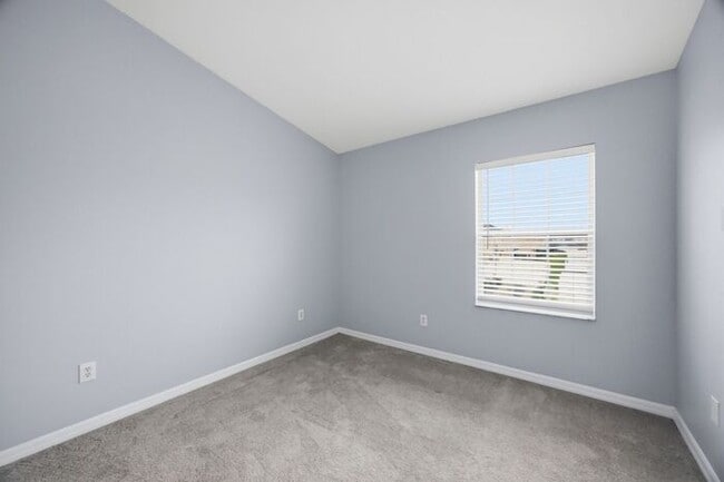 Building Photo - Villages of Bloomingdale