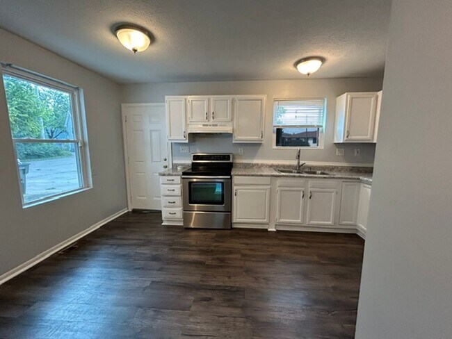Building Photo - 819-823 Riverview Terrace
