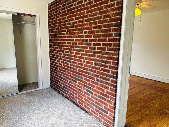 Building Photo - 1258 Girard Ave