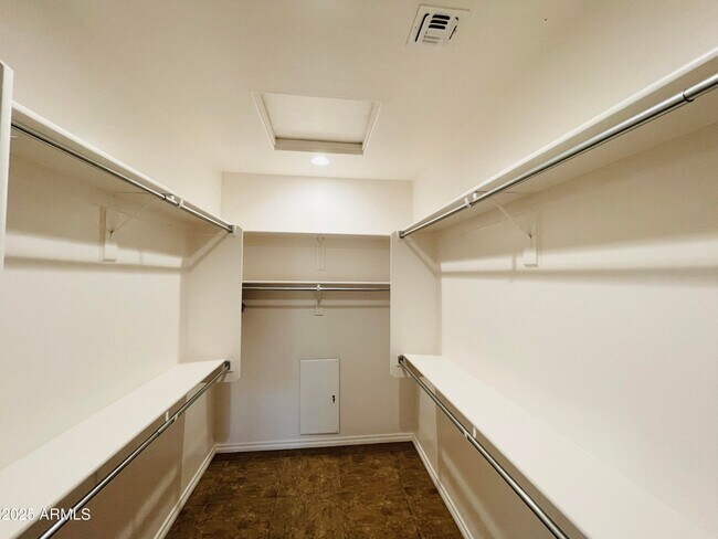 Building Photo - 1674 E Azafran Trail