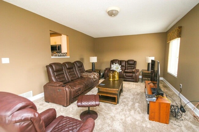Building Photo - 1310 Abbeyhill Dr