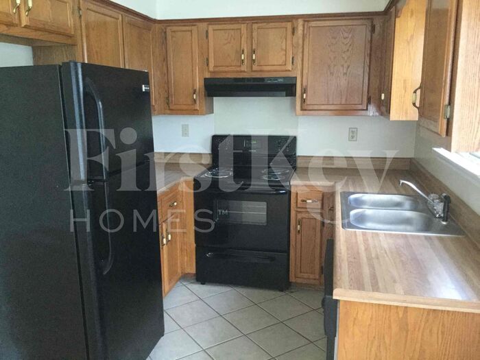 Building Photo - 1579 Belle Trees Dr