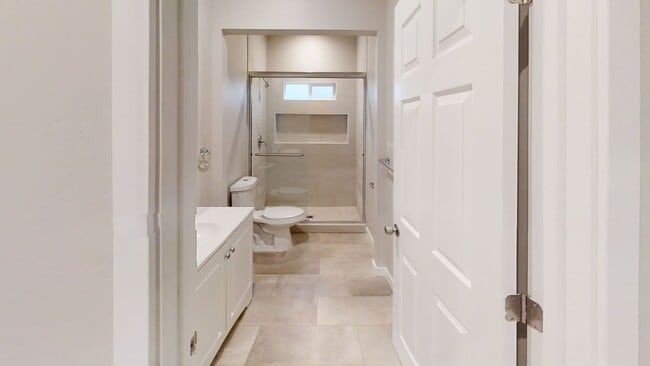 Building Photo - Remodeled 3BD/1BA!! Private Deck