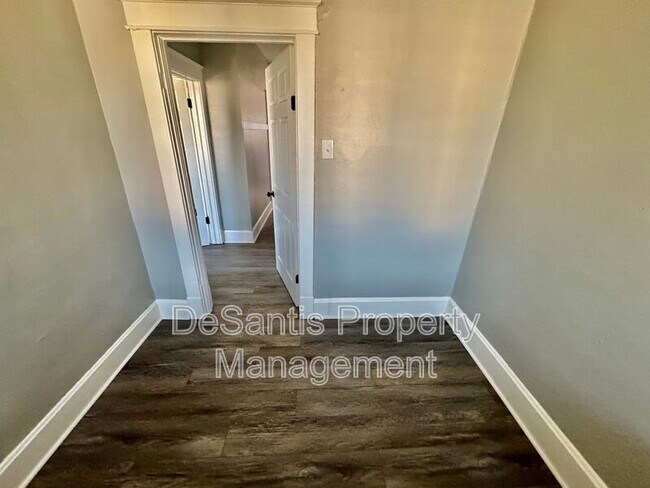 Building Photo - 1526 2nd Ave