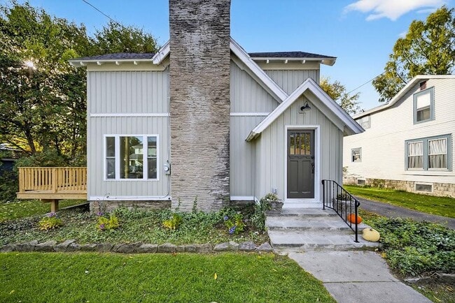 Primary Photo - 127 W Warrington Rd