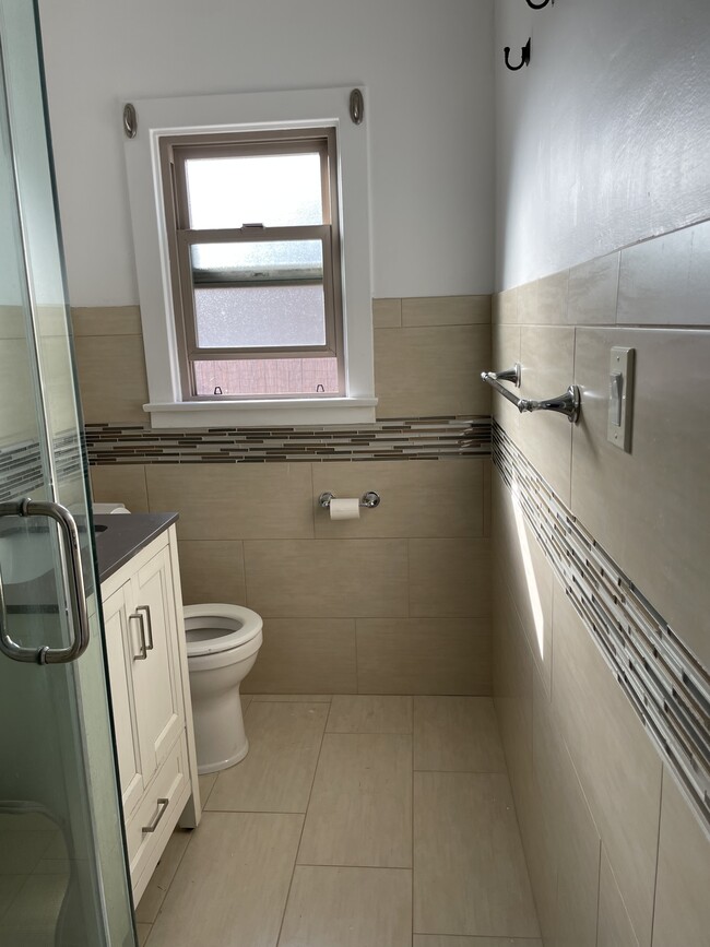 Bath - 24683 Woodward Ave