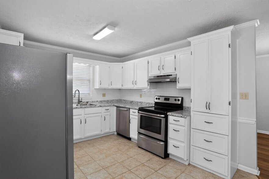 Building Photo - 104 Montclair Dr