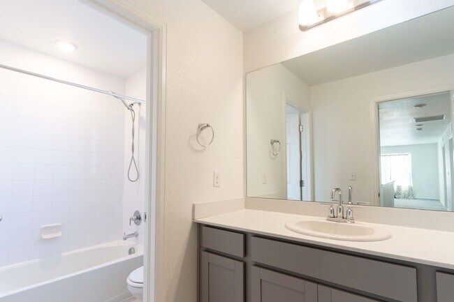 Building Photo - Available NOW! 4 Bedroom 3 Bath Beautiful Home