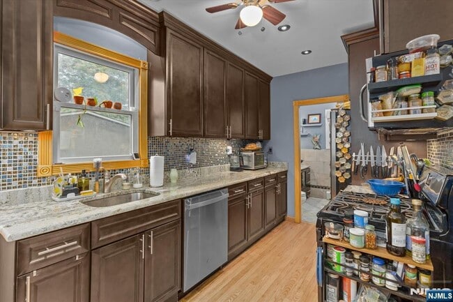 Building Photo - 274 Warren St