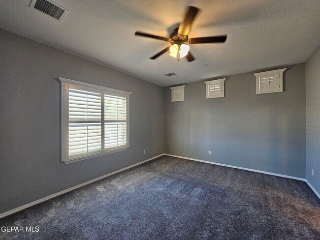 Building Photo - 7565 Wolf Creek Dr