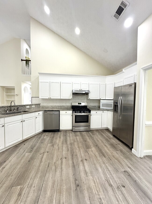 Building Photo - 675 Manor Glen Dr