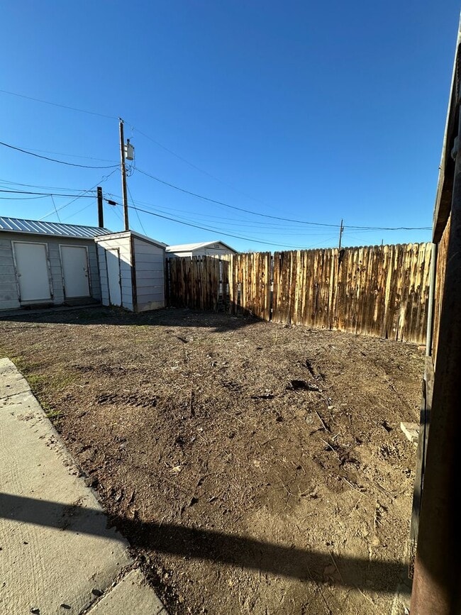 Building Photo - Beautifully Done Home Waiting For You...