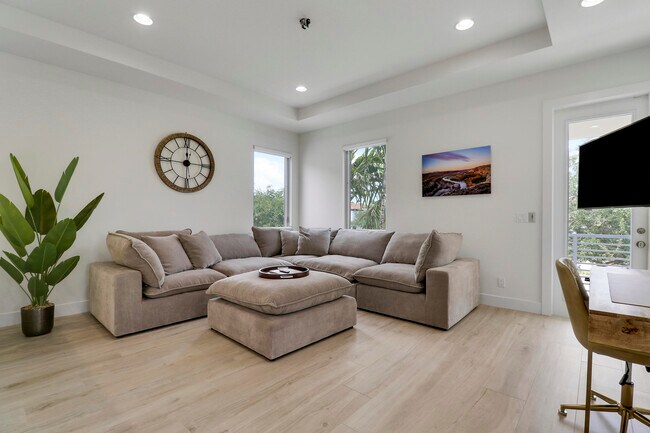 Building Photo - 5029 Grandiflora Rd
