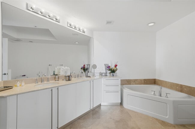 Building Photo - 3030 NE 188th St