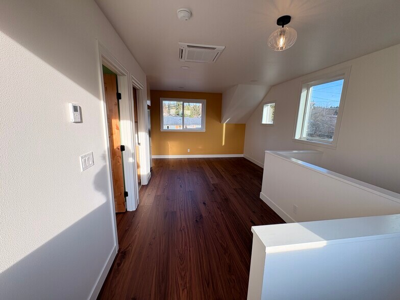 Building Photo - 2515 Yew St