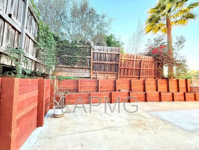 Building Photo - 4762 Charters Ave