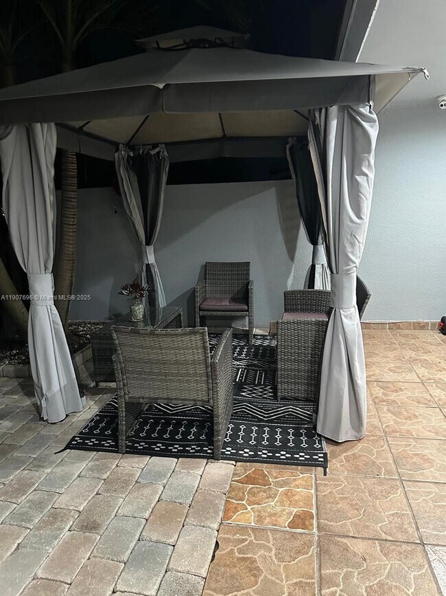 Building Photo - 15304 SW 81st Ln