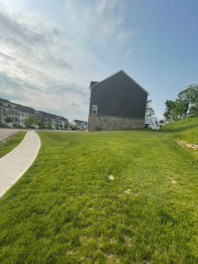 Building Photo - 191 Moyer Hill Dr