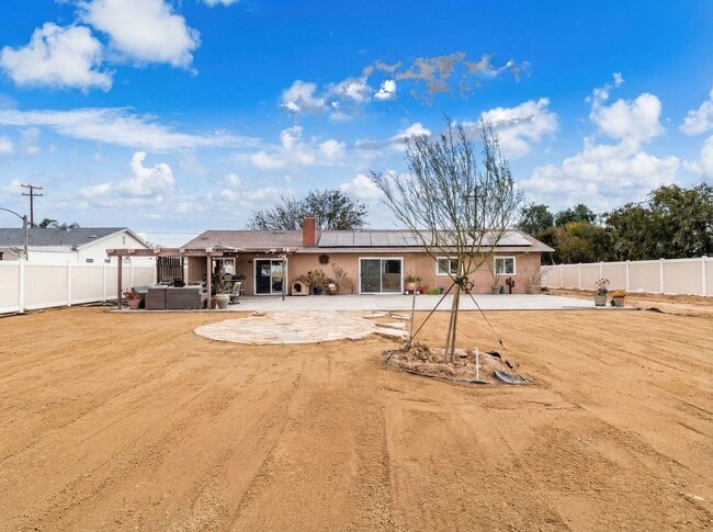 Building Photo - Beautiful 3 Bedroom Home in Norco